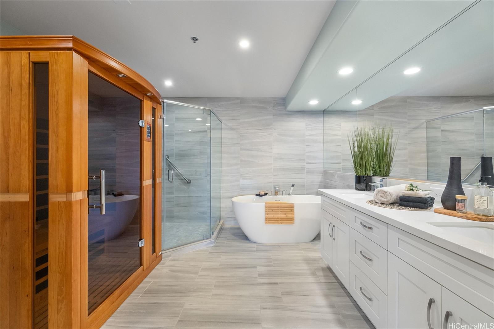 Kalele Kai condo # 1513, Honolulu, Hawaii - photo 12 of 25