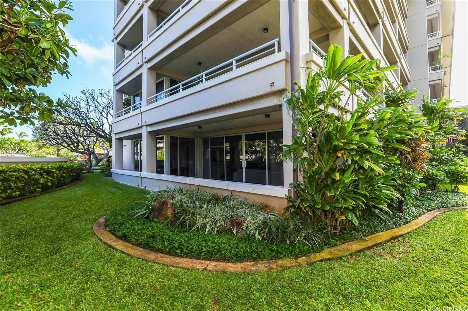Kalele Kai condo # 2113, Honolulu, Hawaii - photo 2 of 24