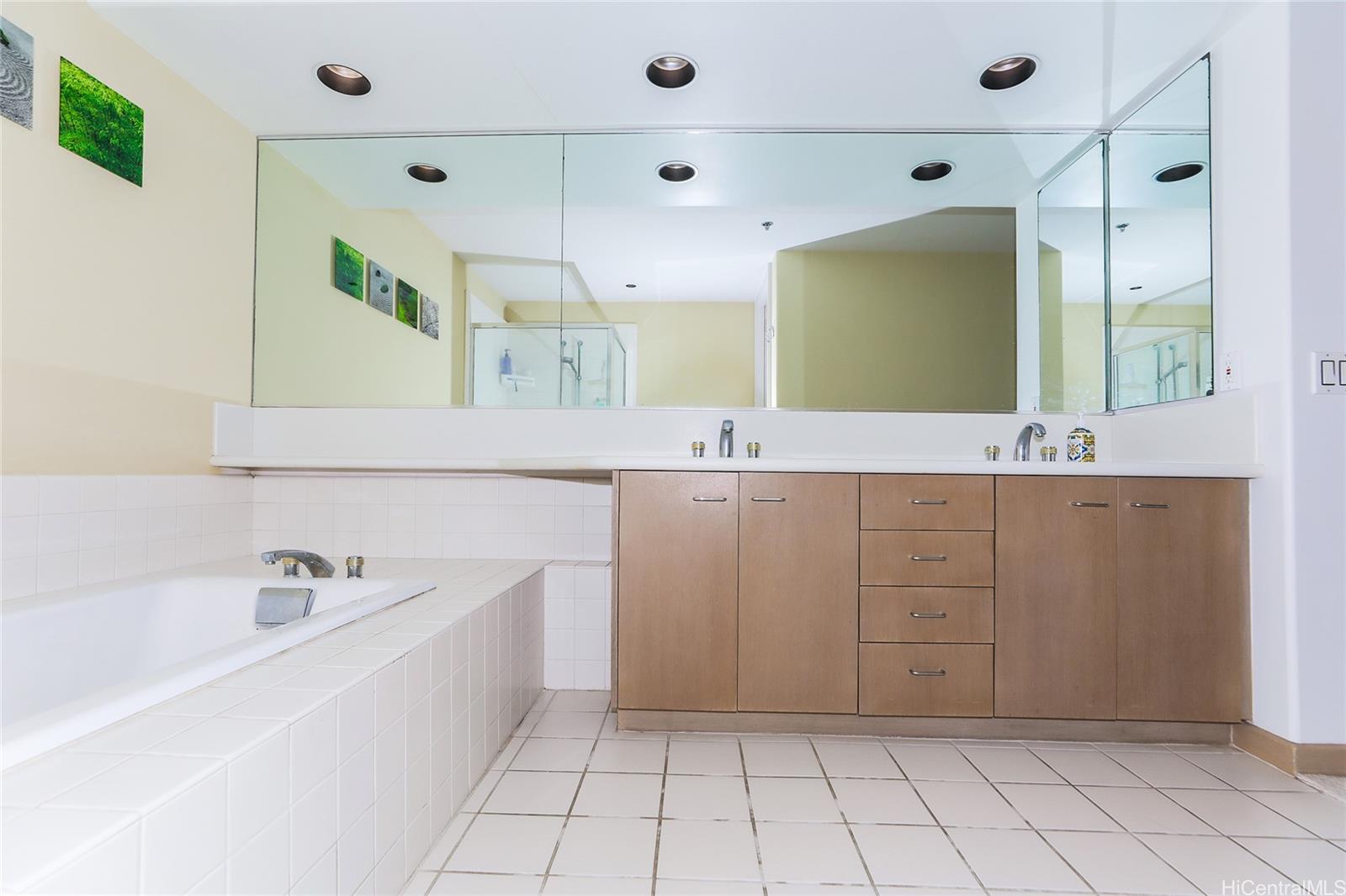 Kalele Kai condo # 2113, Honolulu, Hawaii - photo 15 of 24