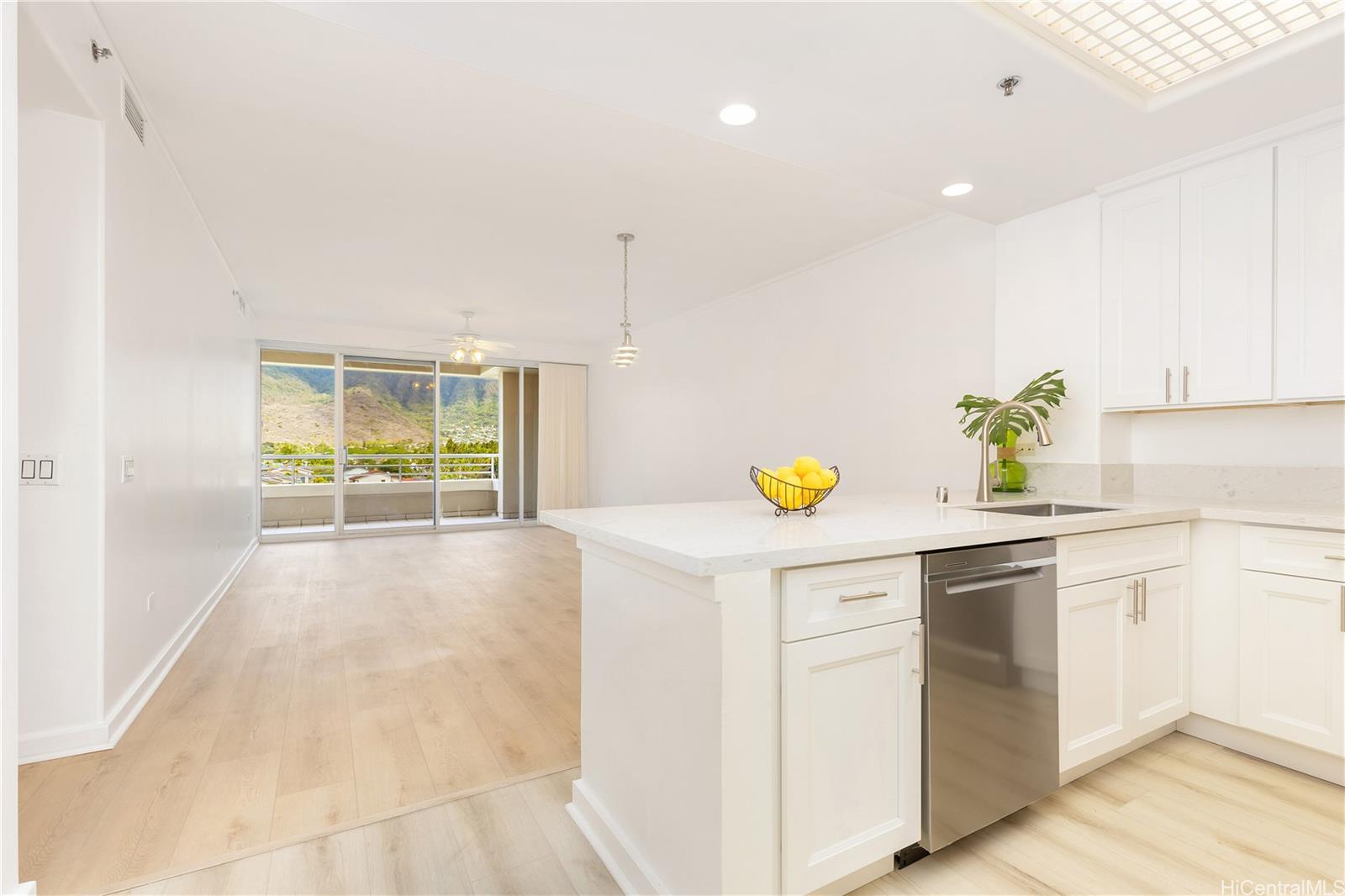 Kalele Kai condo # 2511, Honolulu, Hawaii - photo 5 of 24