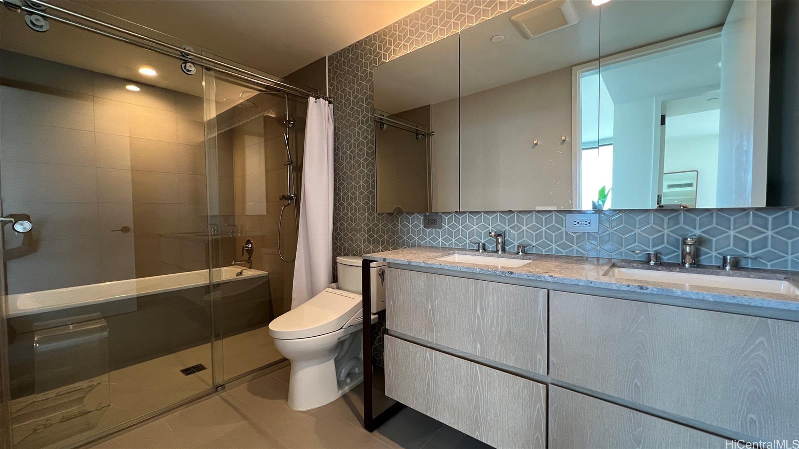 1000 Auahi St Honolulu - Rental - photo 7 of 22