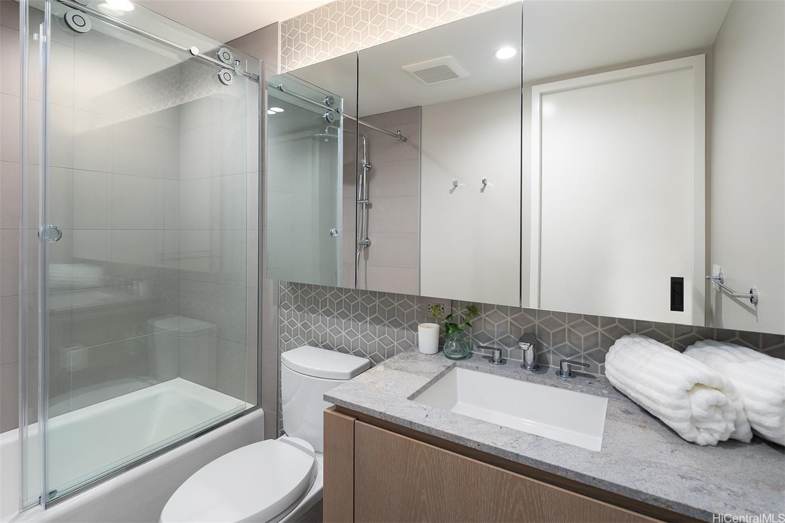 1000 Auahi St Honolulu - Rental - photo 11 of 25