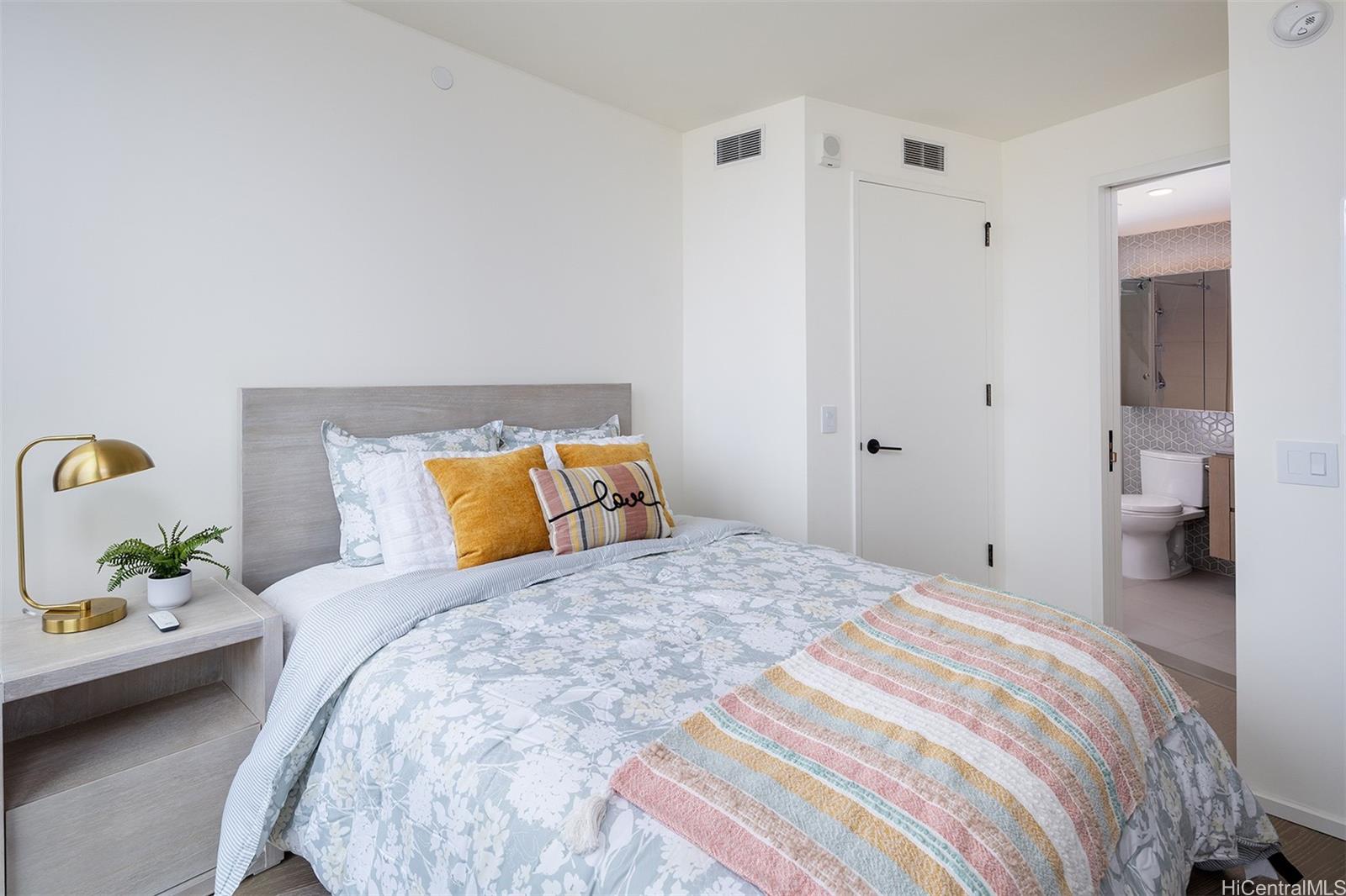 1000 Auahi St Honolulu - Rental - photo 10 of 25