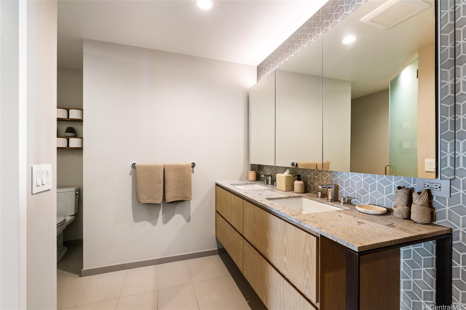 1000 Auahi St Honolulu - Rental - photo 12 of 25