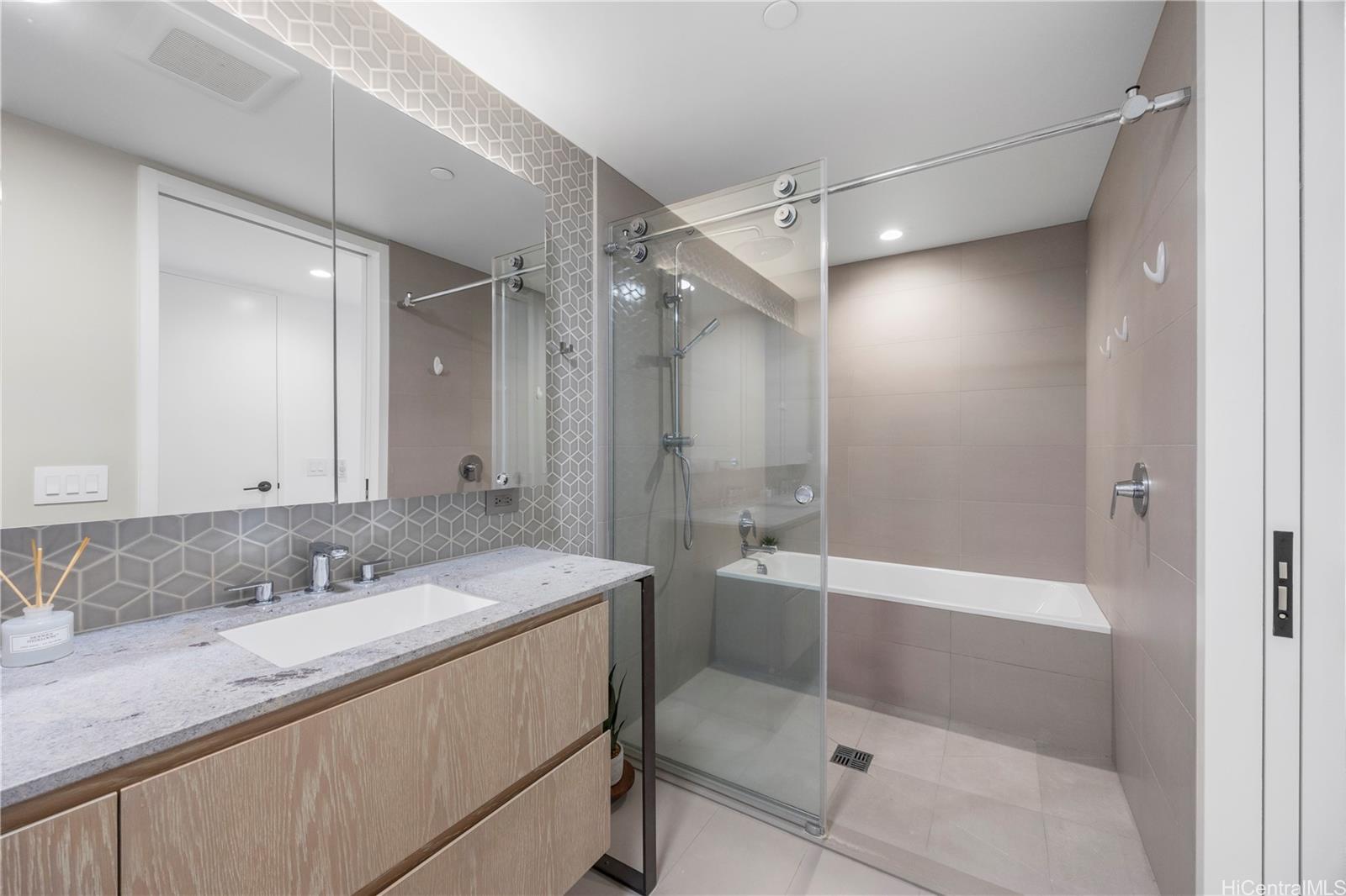 Koula condo # 2100, Honolulu, Hawaii - photo 22 of 25