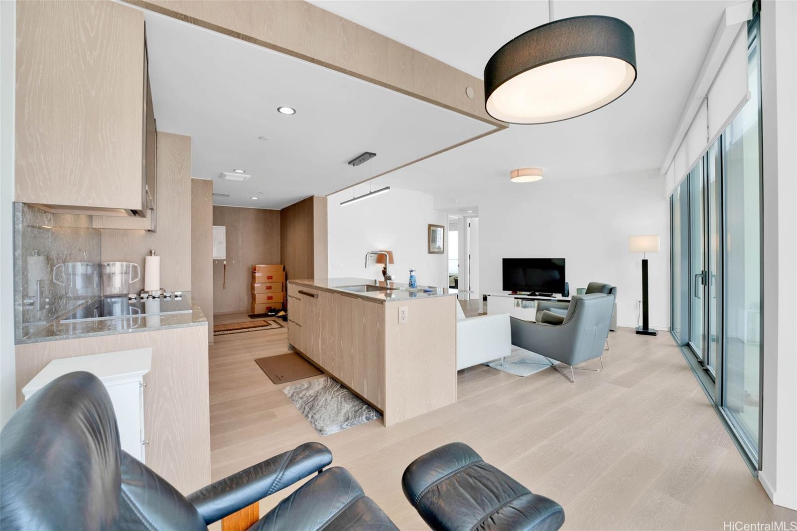 1000 Auahi St Honolulu - Rental - photo 2 of 21