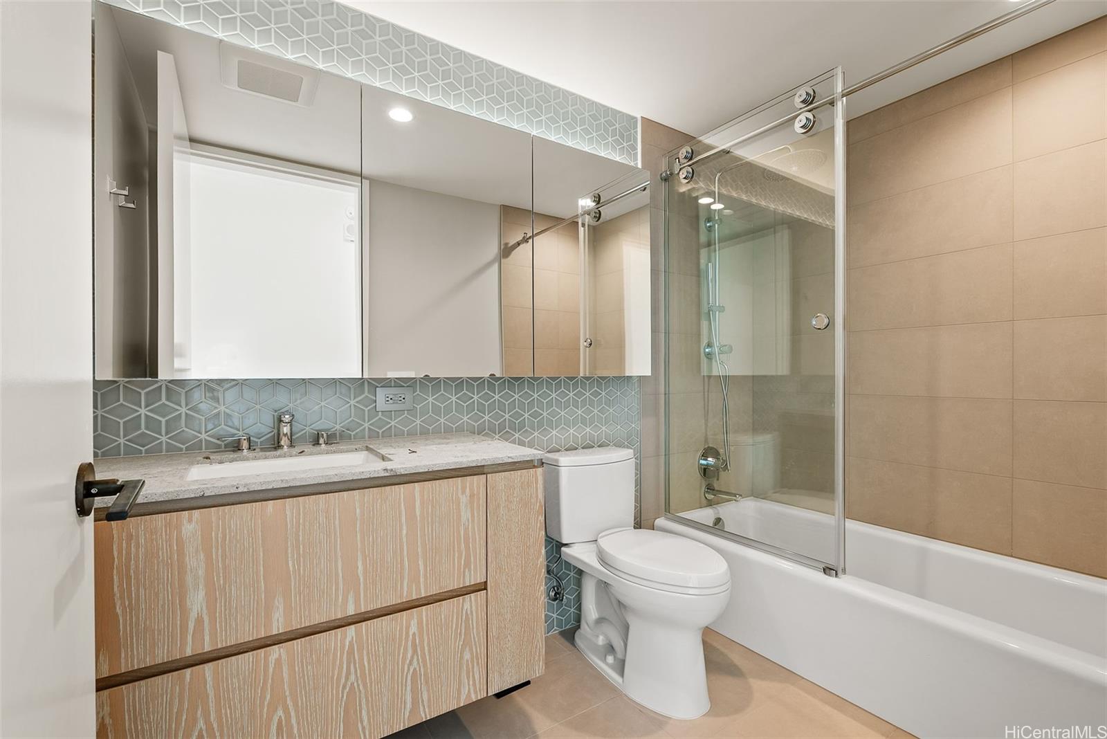 1000 Auahi St Honolulu - Rental - photo 17 of 25