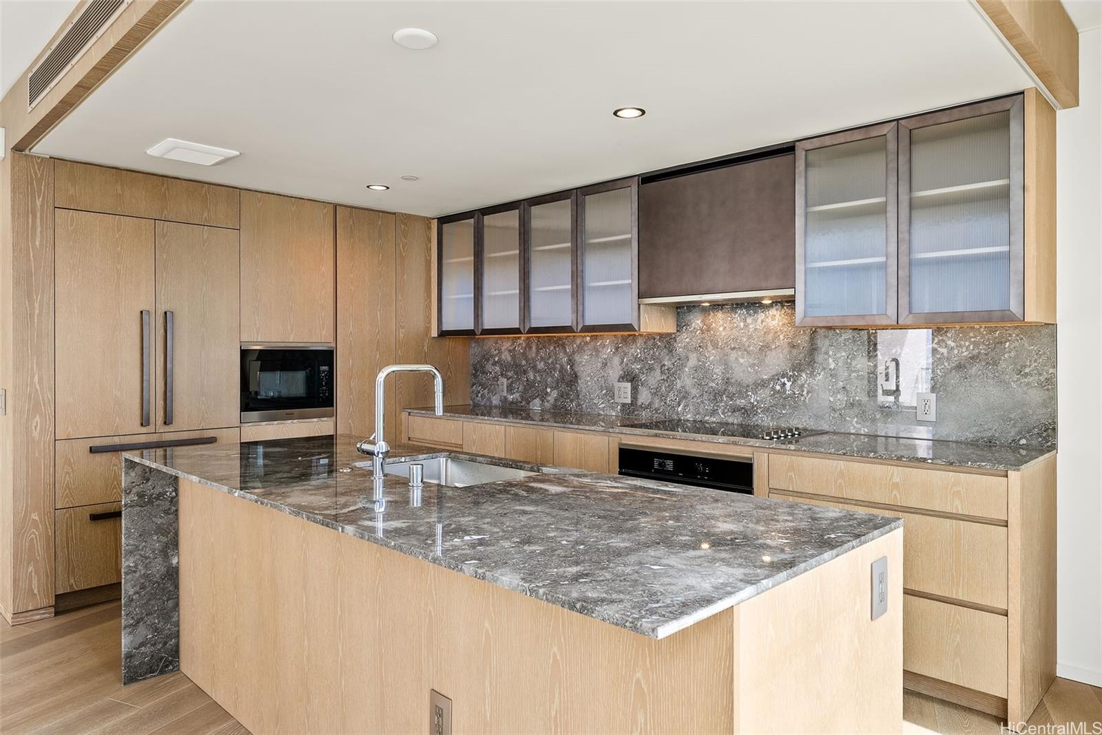 1000 Auahi St Honolulu - Rental - photo 5 of 25