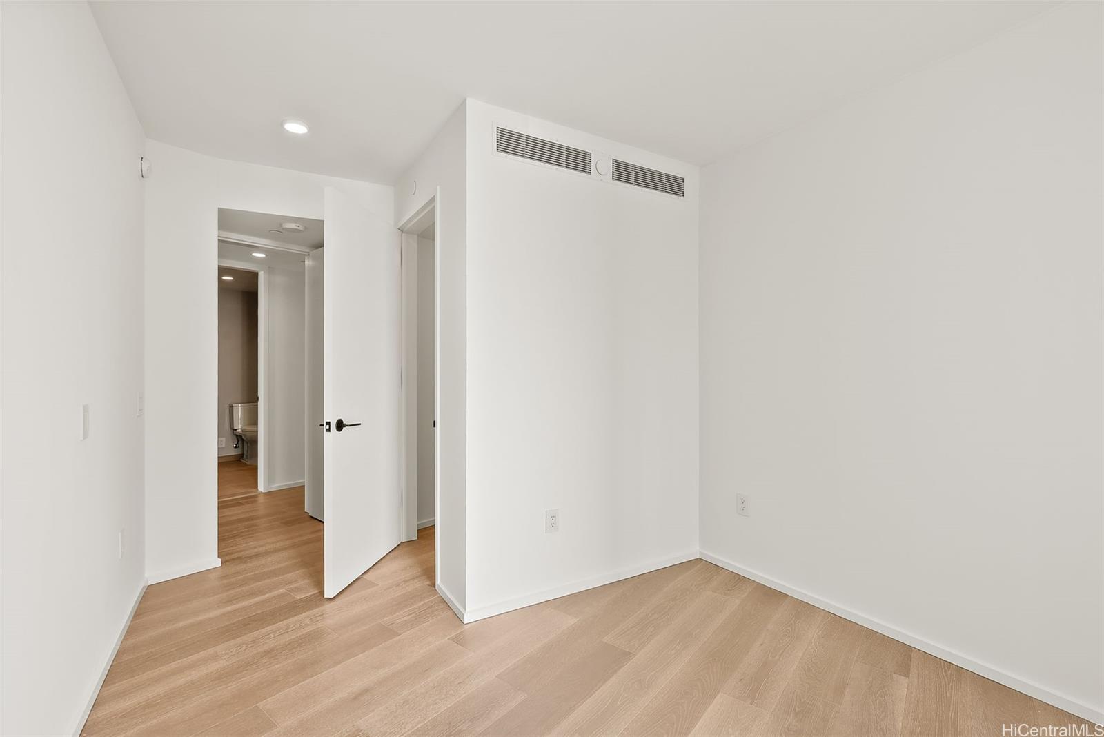 1000 Auahi St Honolulu - Rental - photo 10 of 25