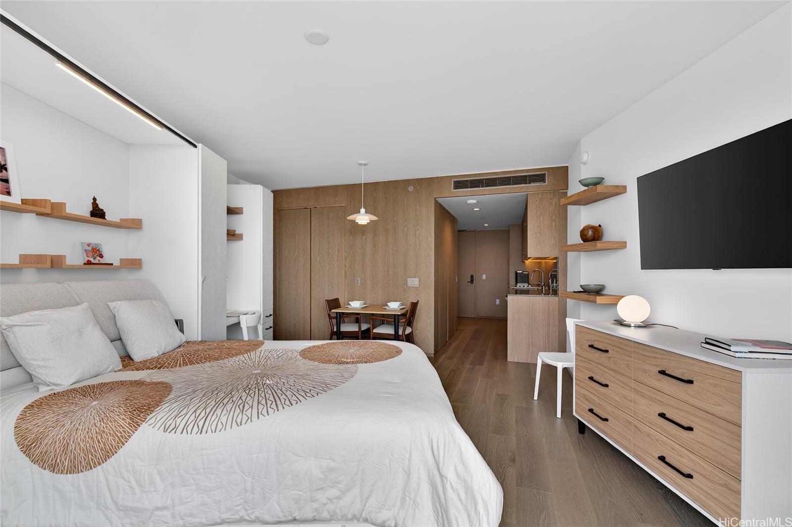 1000 Auahi St Honolulu - Rental - photo 2 of 25