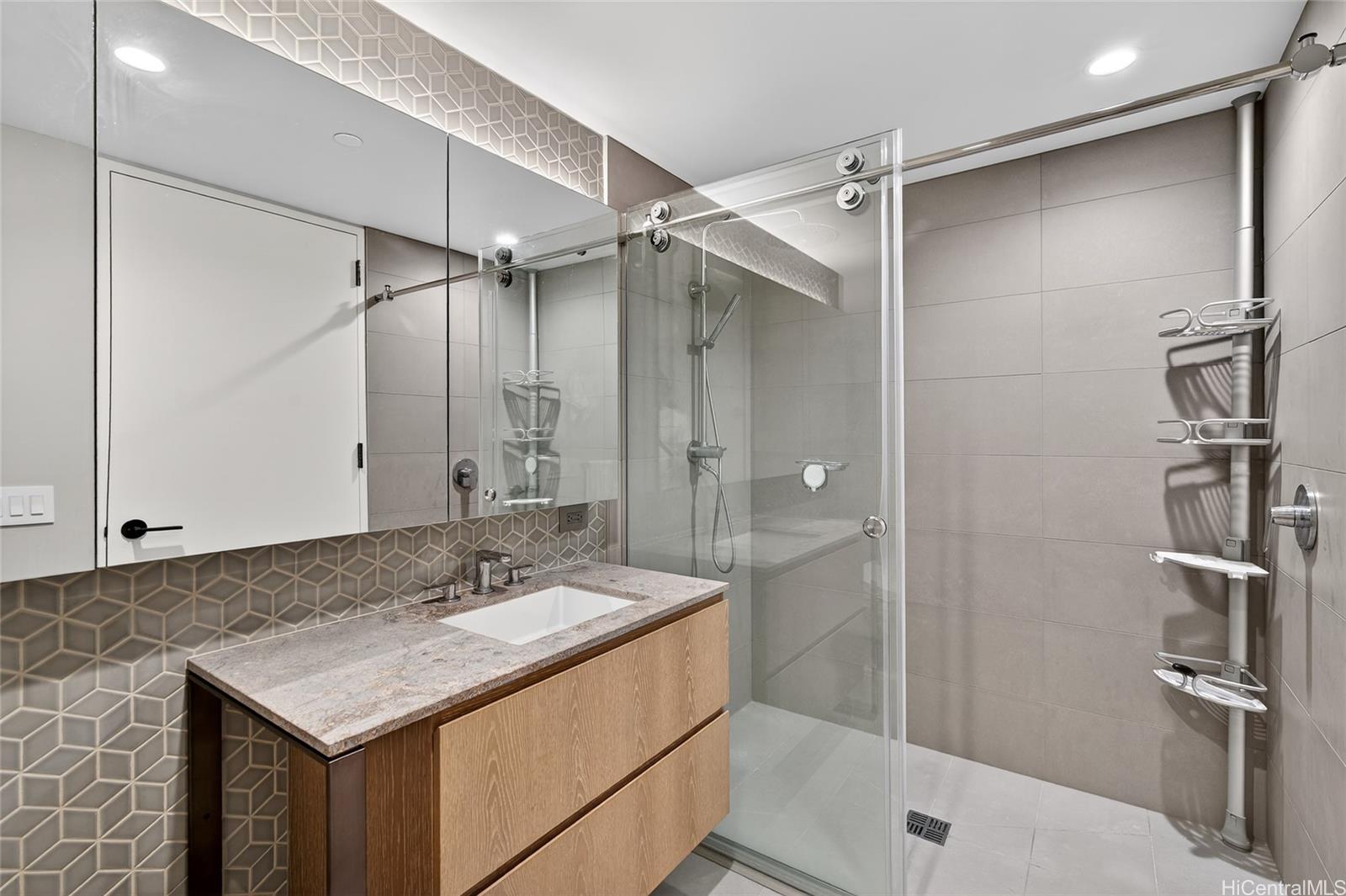 1000 Auahi St Honolulu - Rental - photo 11 of 25