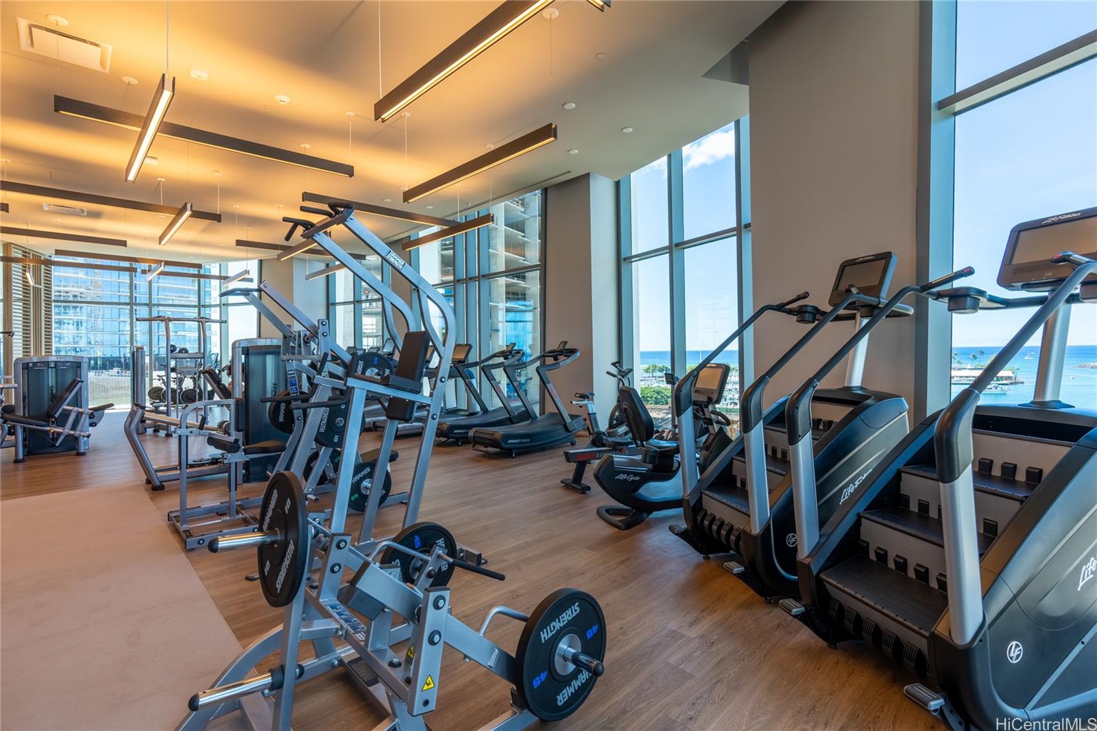 1000 Auahi St Honolulu - Rental - photo 20 of 25