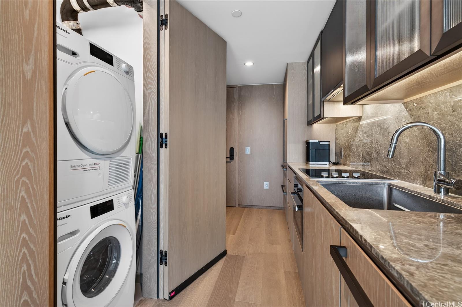 1000 Auahi St Honolulu - Rental - photo 9 of 25