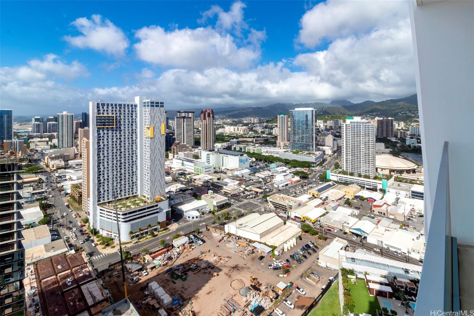 1000 Auahi St Honolulu - Rental - photo 4 of 25