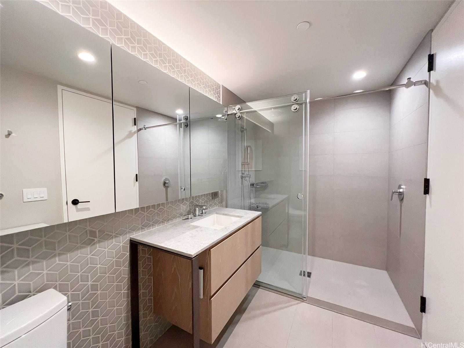 1000 Auahi St Honolulu - Rental - photo 3 of 21