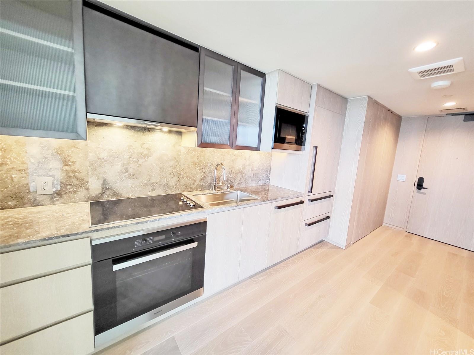 1000 Auahi St Honolulu - Rental - photo 2 of 25