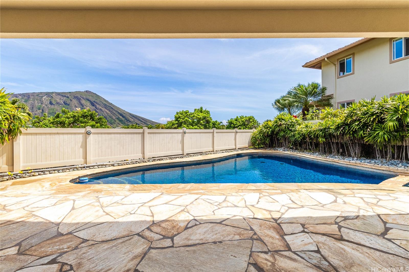 1000  Kaolo Street Kamilo Nui, Hawaii Kai home - photo 8 of 25