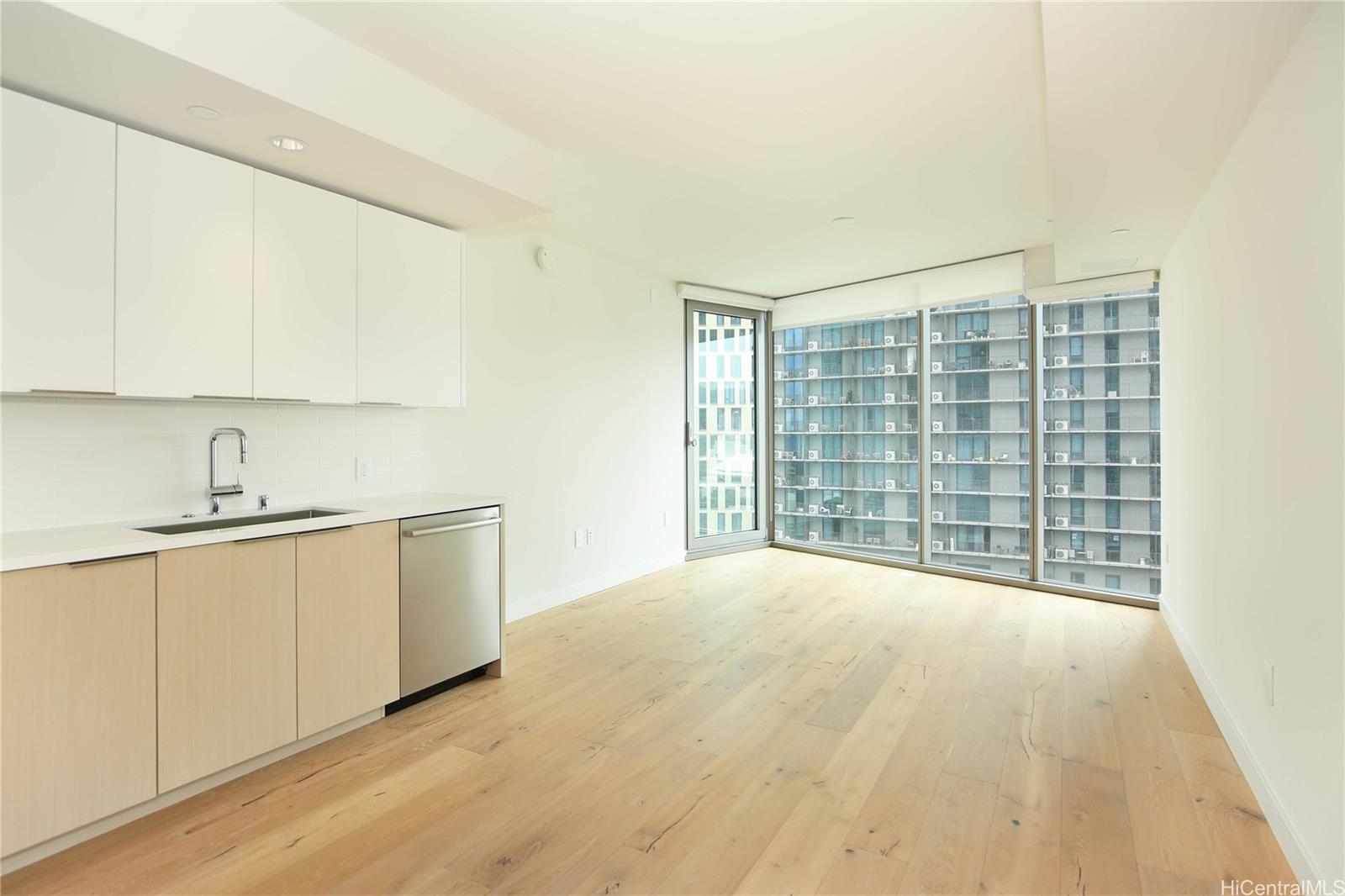 1001 Queen St Honolulu - Rental - photo 3 of 22