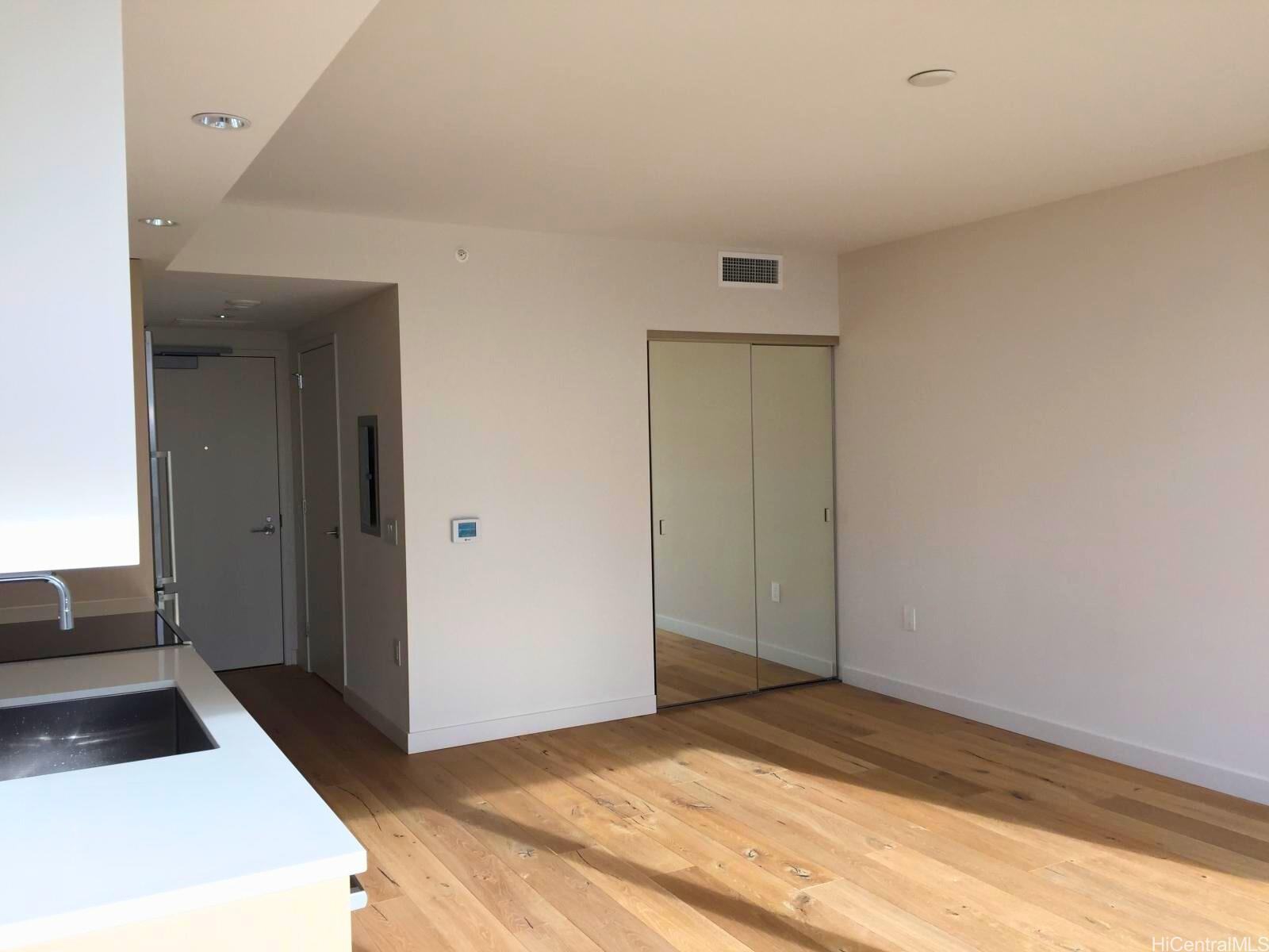 1001 Queen Street Honolulu - Rental - photo 2 of 24