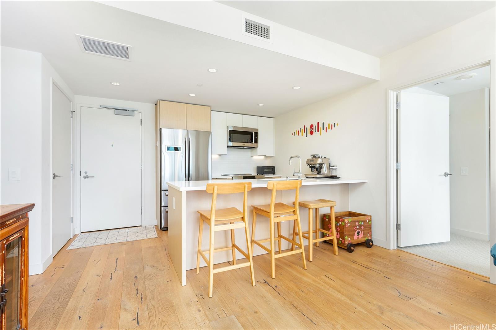 Ae'o condo # 1204, Honolulu, Hawaii - photo 4 of 25