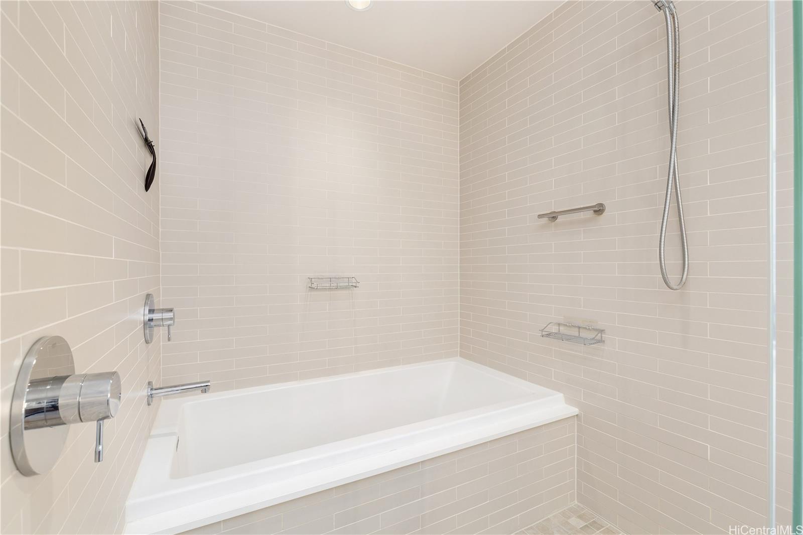 Ae'o condo # 1204, Honolulu, Hawaii - photo 10 of 25