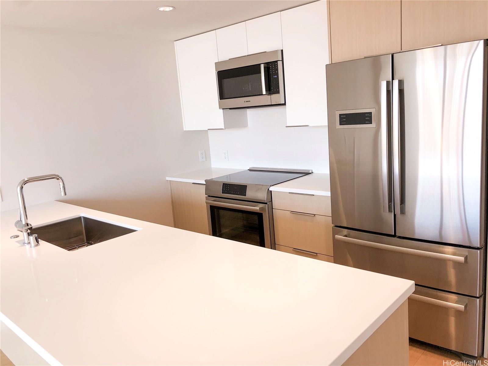 1001 Queen St Honolulu - Rental - photo 3 of 14