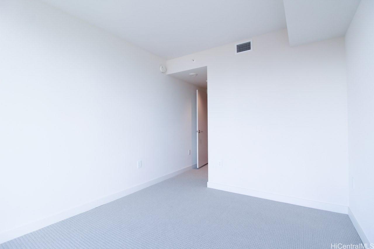 1001 Queen St Honolulu - Rental - photo 4 of 14