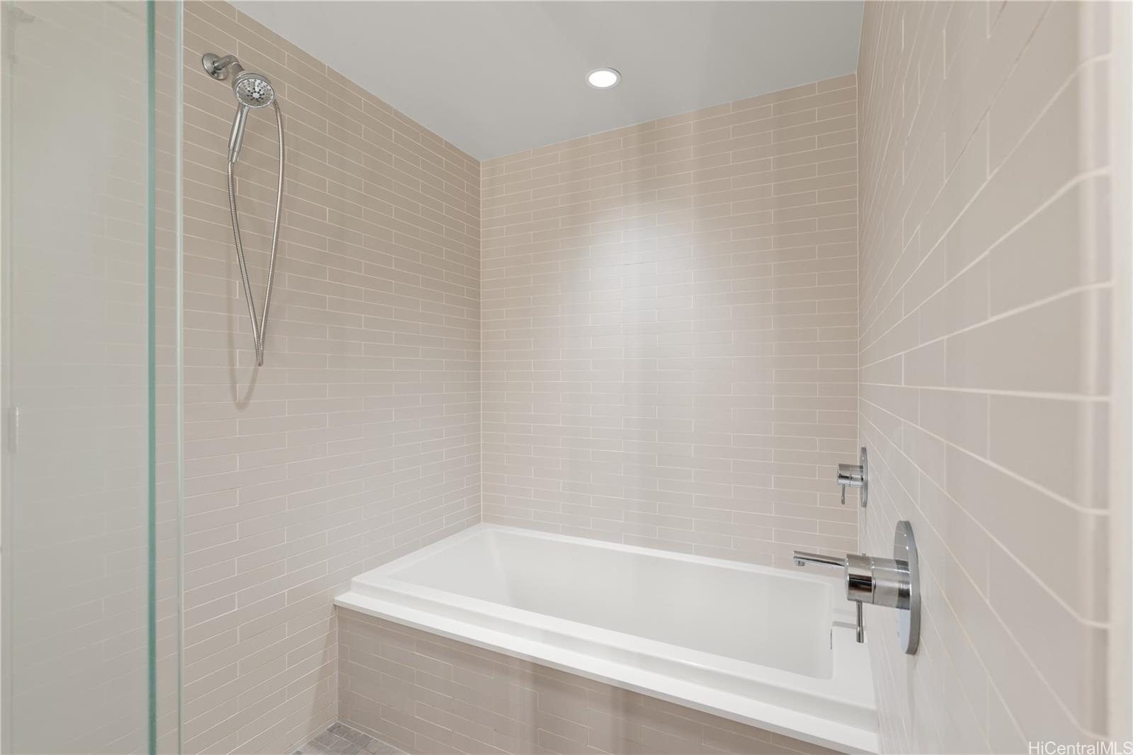 1001 Queen Street Honolulu - Rental - photo 8 of 24