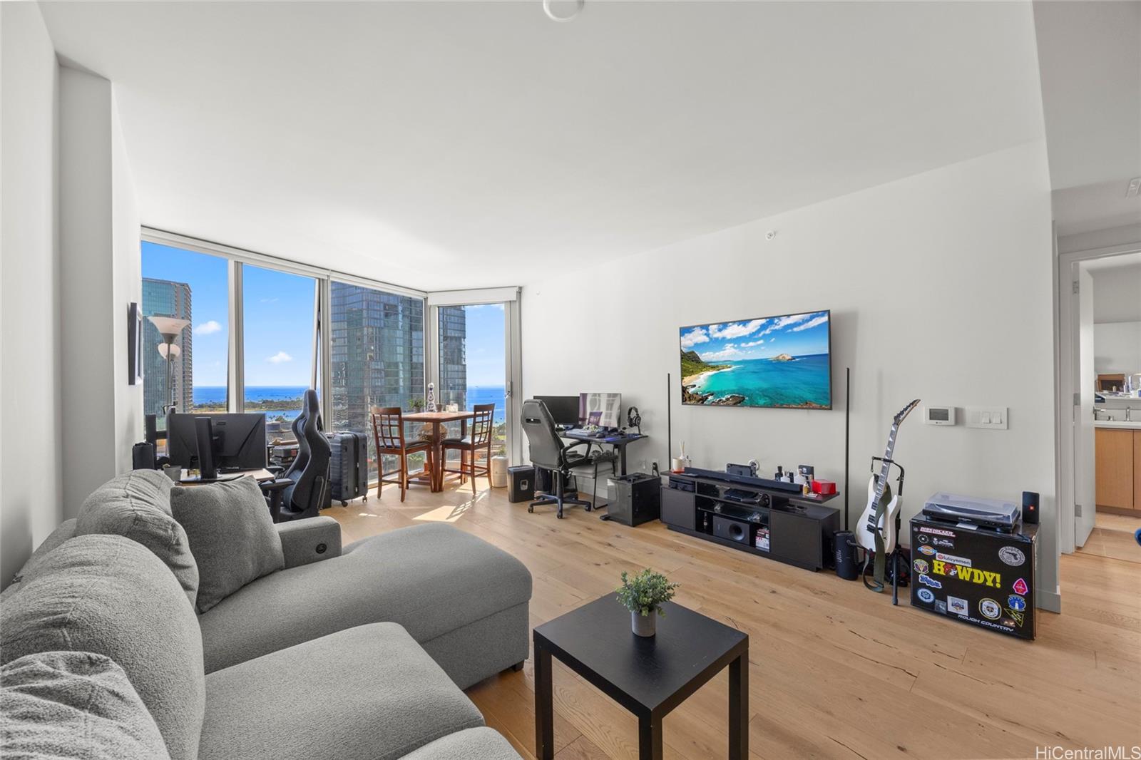 Ae'o condo # 1708, Honolulu, Hawaii - photo 3 of 19