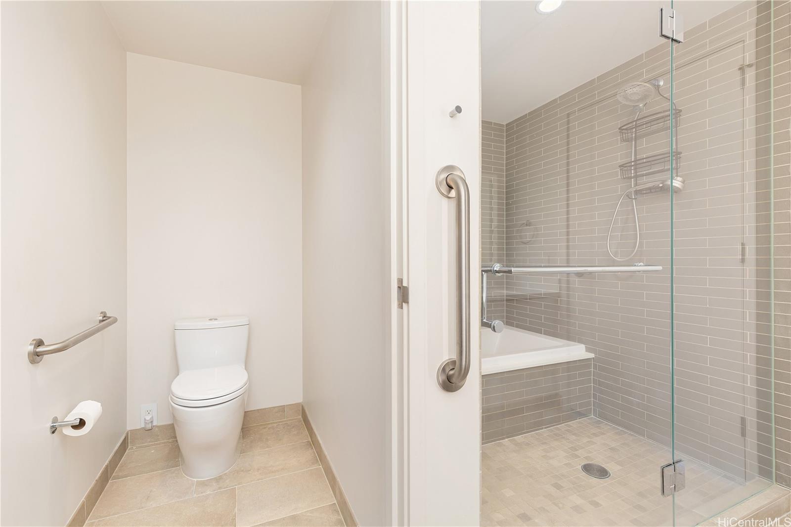 Ae'o condo # 1801, Honolulu, Hawaii - photo 13 of 25