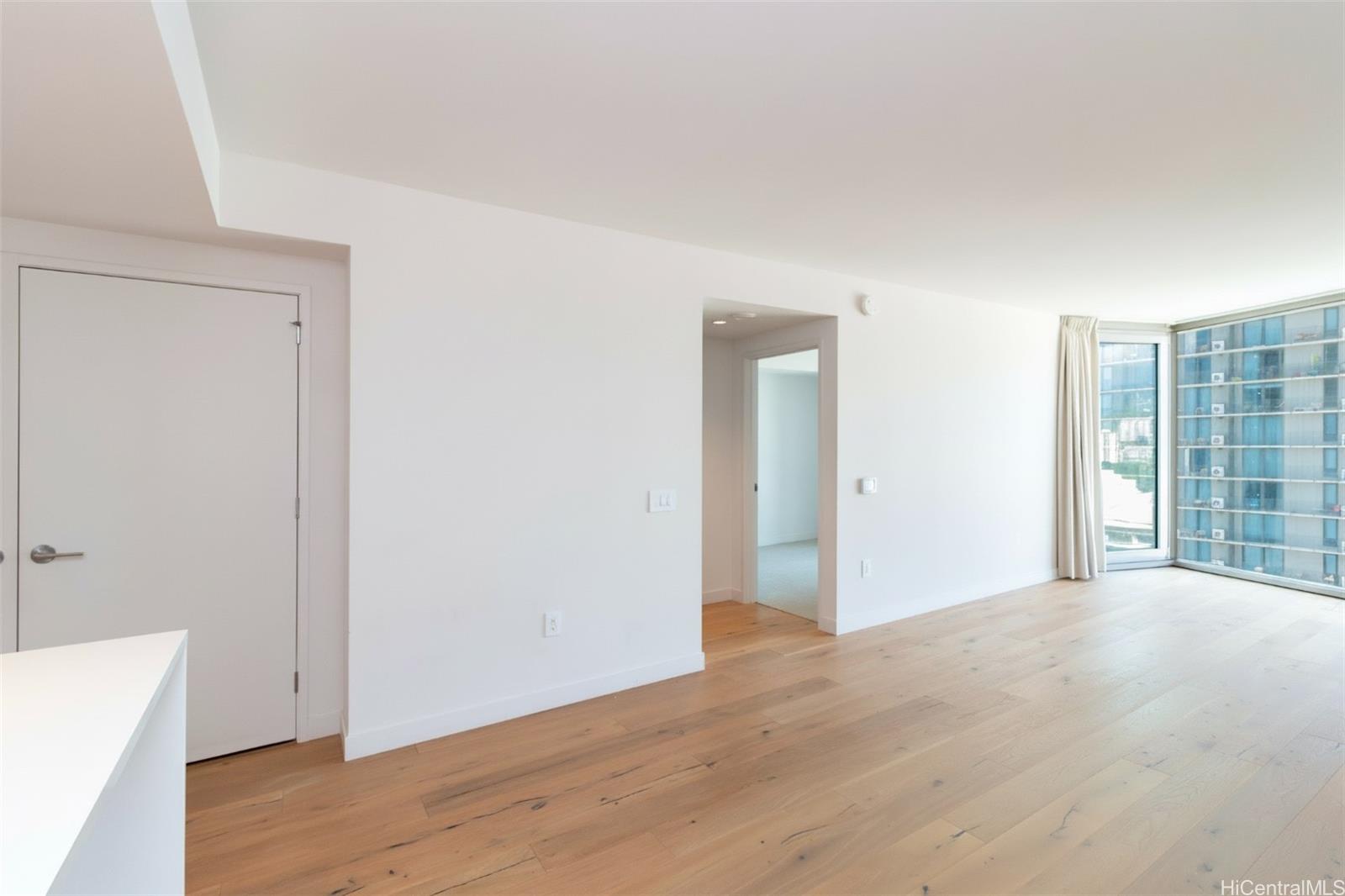 1001 Queen St Honolulu - Rental - photo 3 of 20