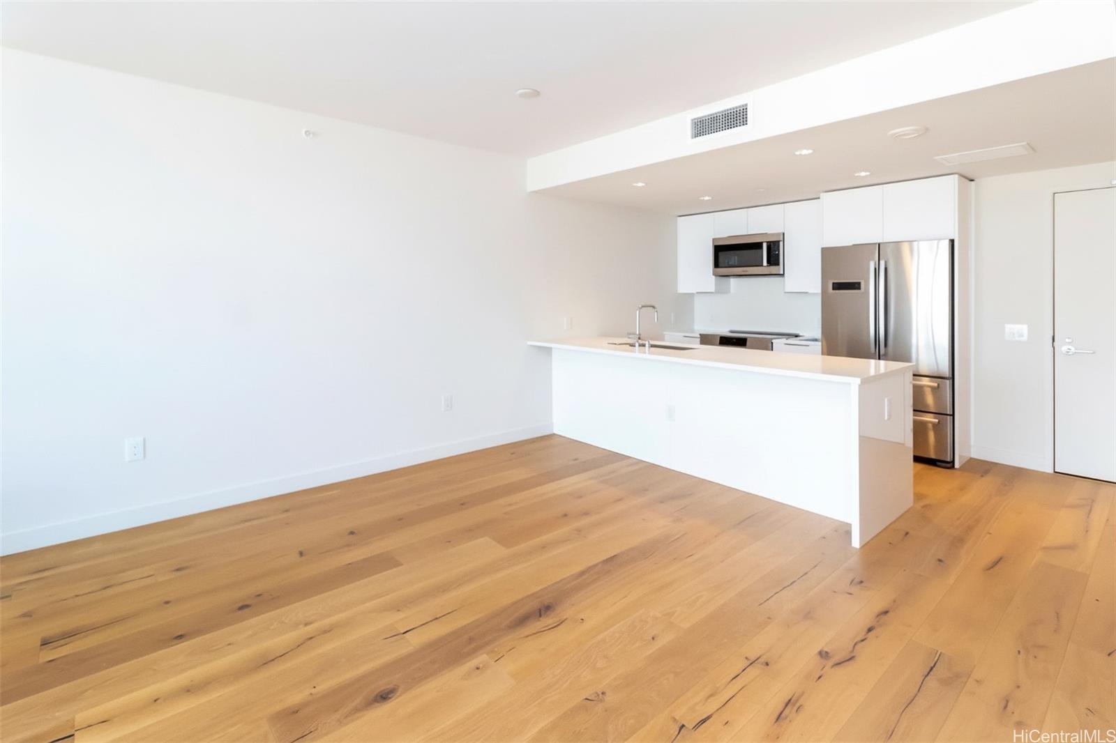 1001 Queen St Honolulu - Rental - photo 4 of 20