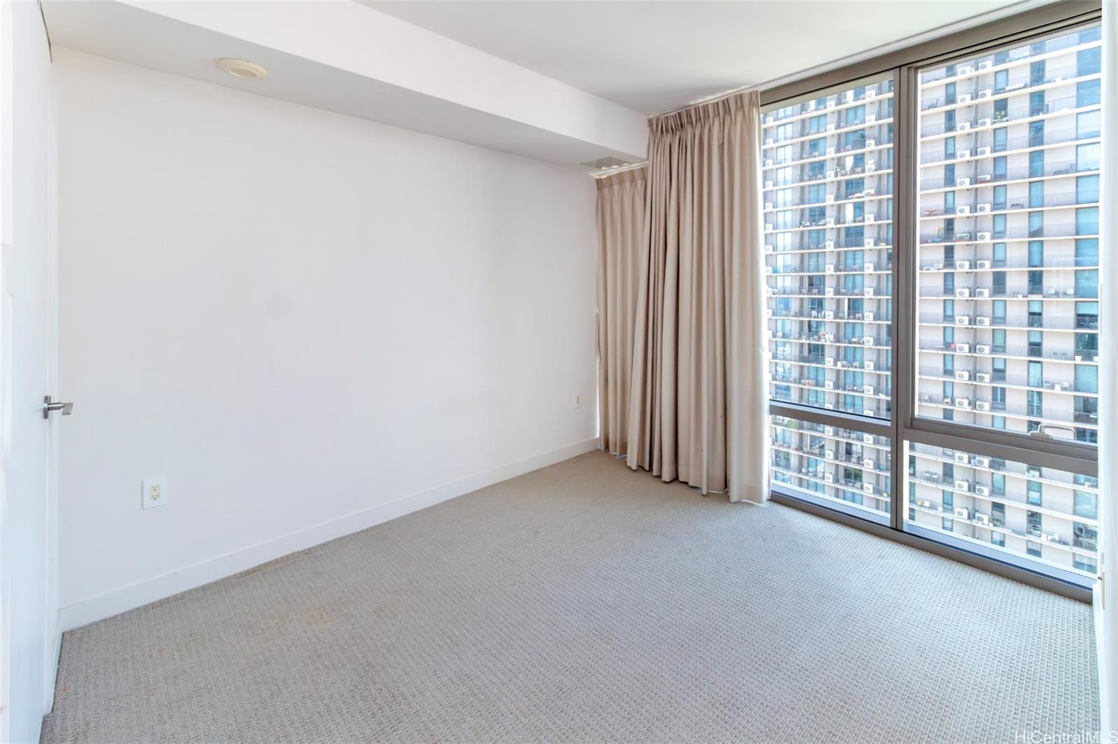 1001 Queen St Honolulu - Rental - photo 6 of 20