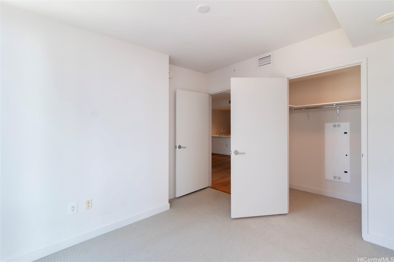 1001 Queen St Honolulu - Rental - photo 7 of 20