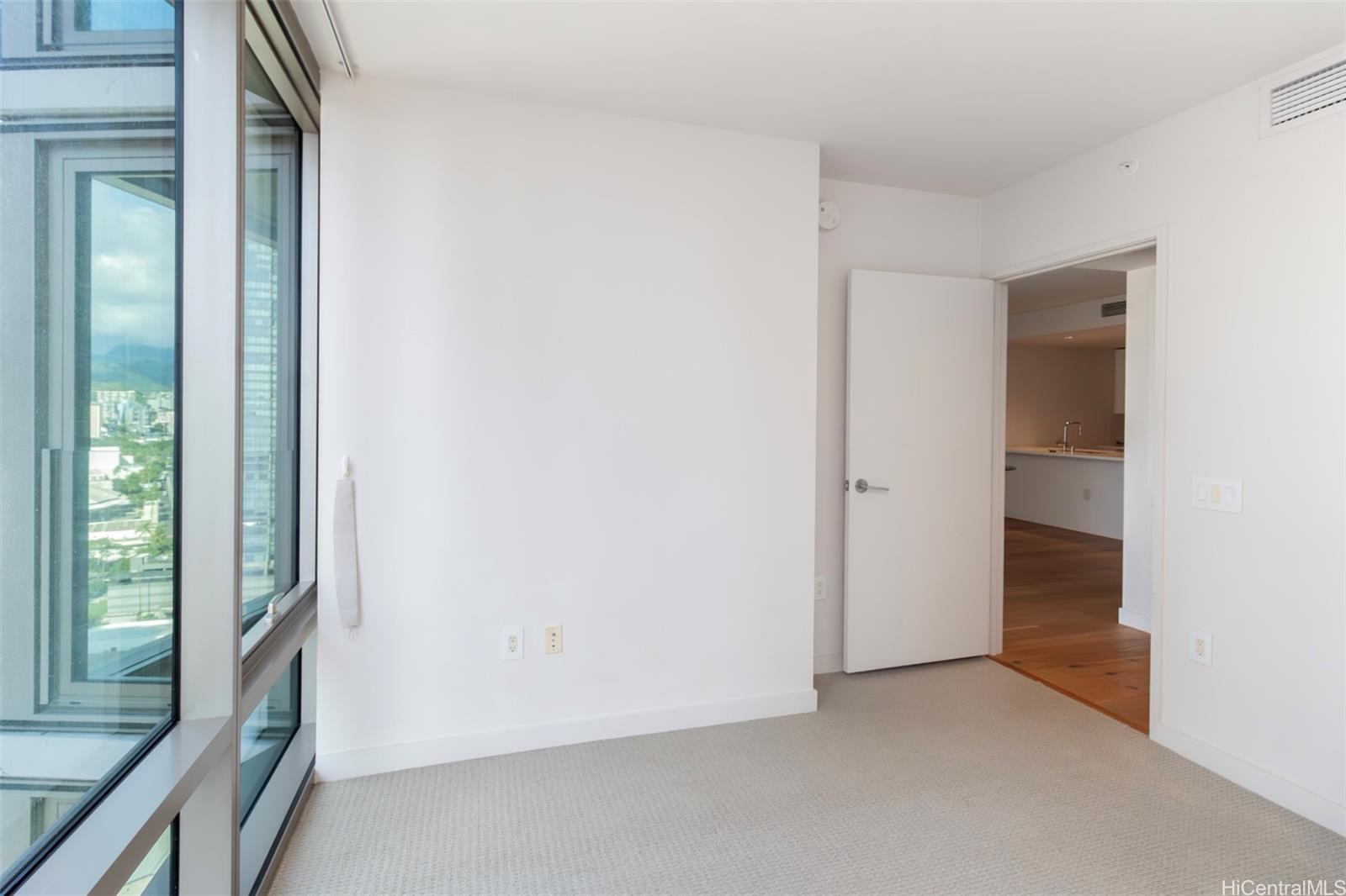 1001 Queen St Honolulu - Rental - photo 8 of 20