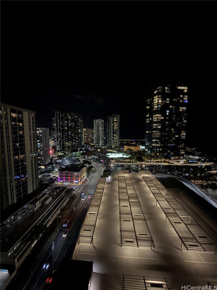 1001 Queen St Honolulu - Rental - photo 2 of 17