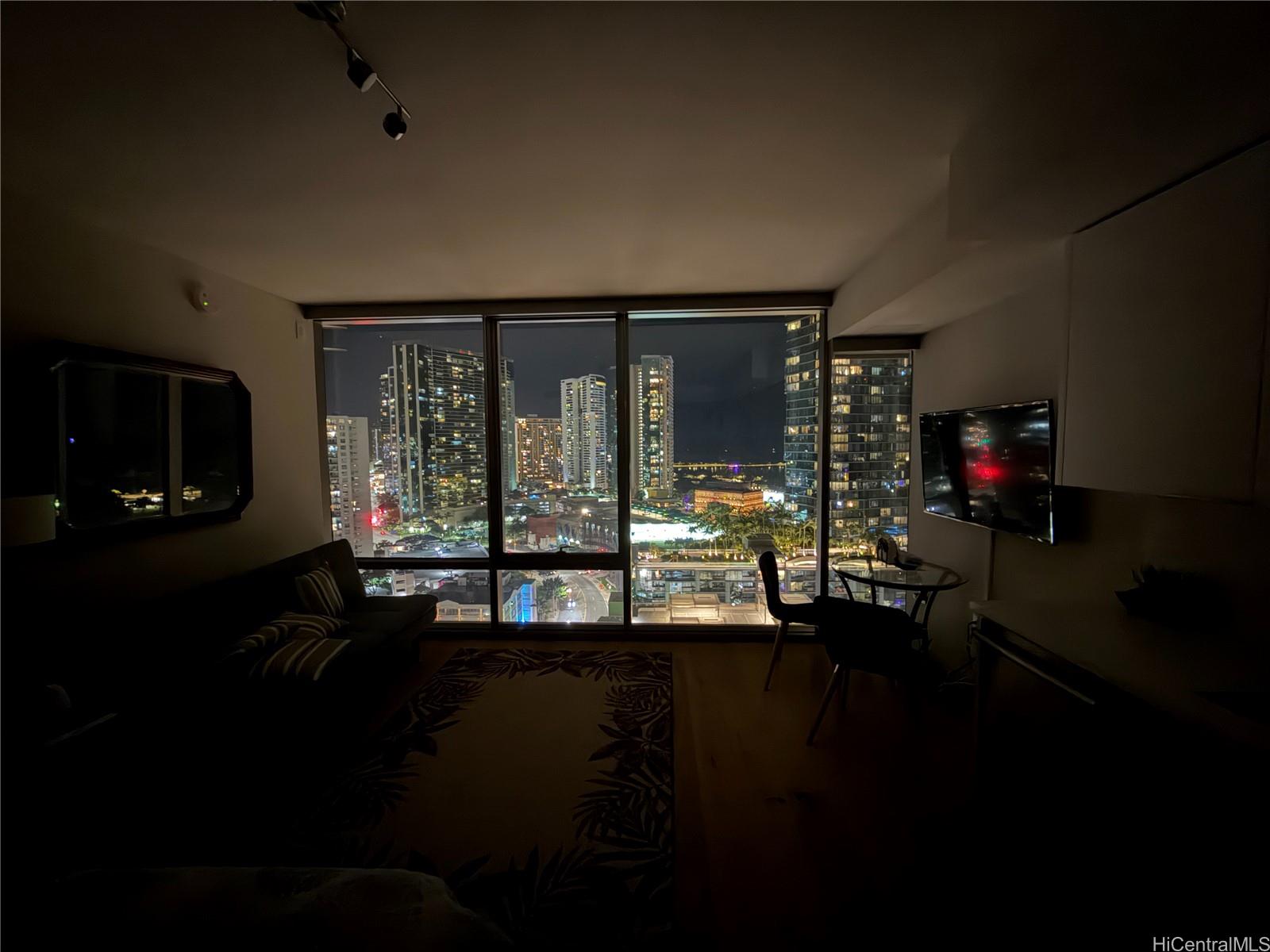 1001 Queen St Honolulu - Rental - photo 3 of 17