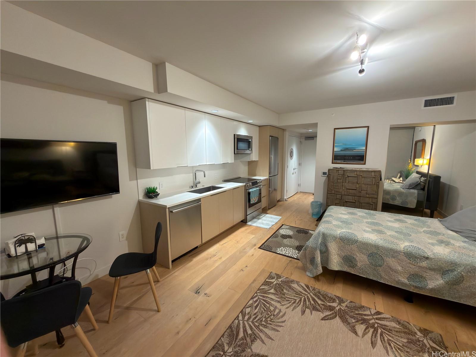 1001 Queen St Honolulu - Rental - photo 9 of 17