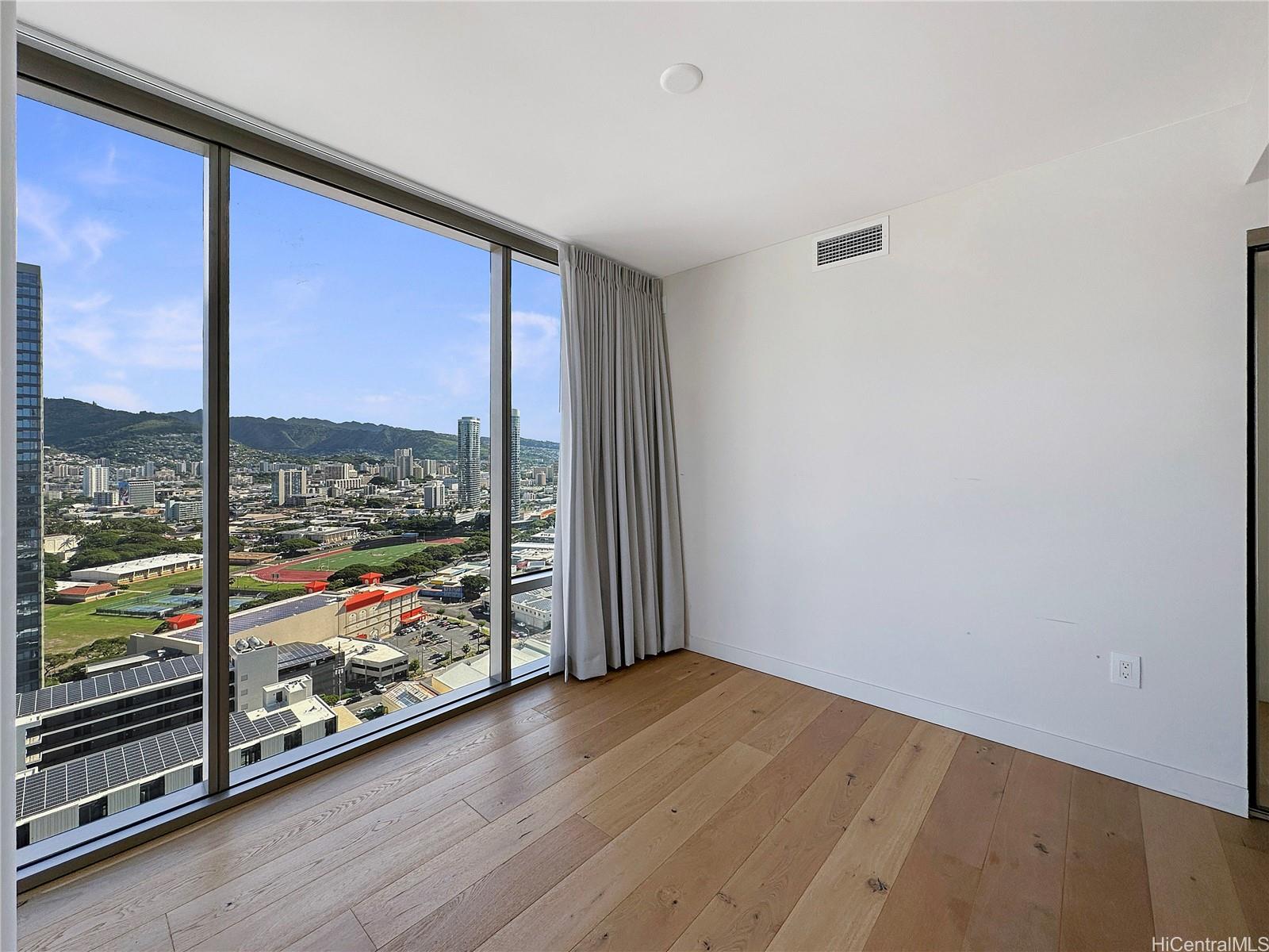 Ae'o condo # 2015, Honolulu, Hawaii - photo 3 of 13