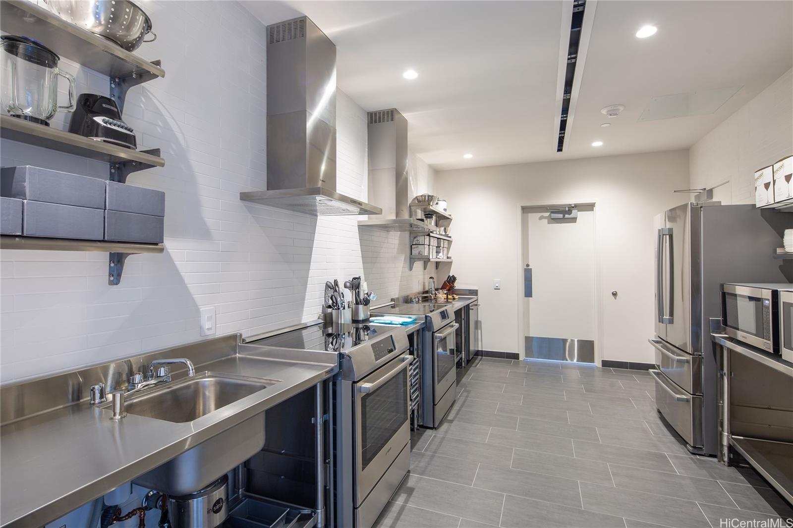 1001 Queen St Honolulu - Rental - photo 19 of 24