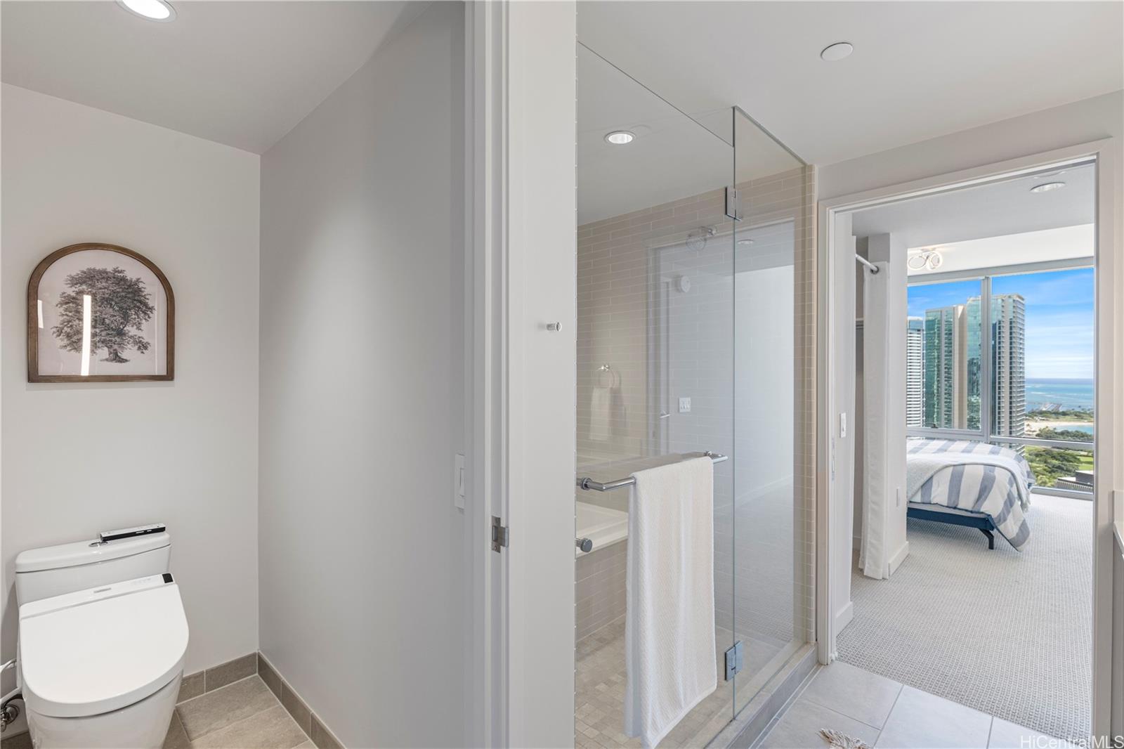 Ae'o condo # 2504, Honolulu, Hawaii - photo 17 of 24