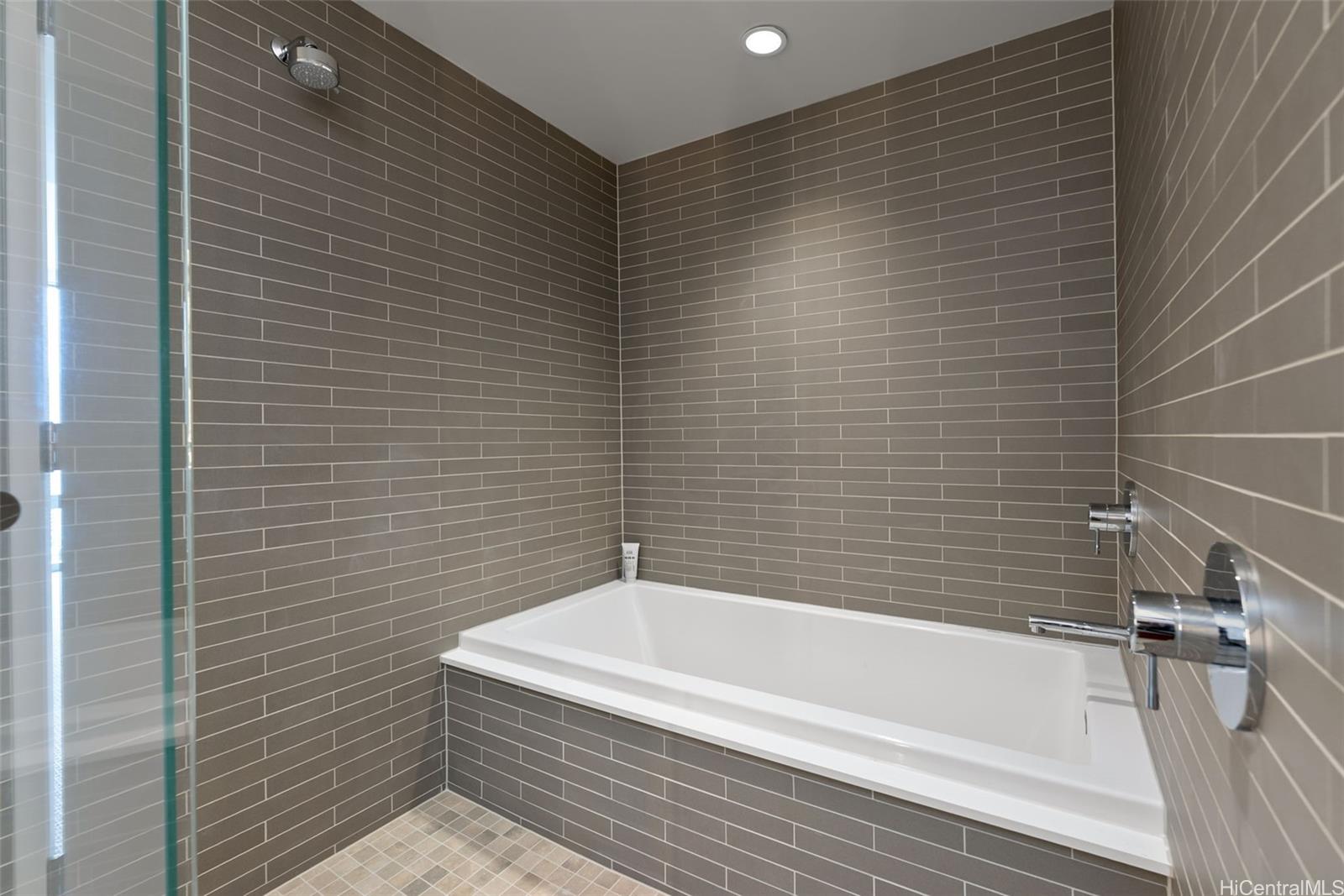 Ae'o condo # 2506, Honolulu, Hawaii - photo 14 of 25