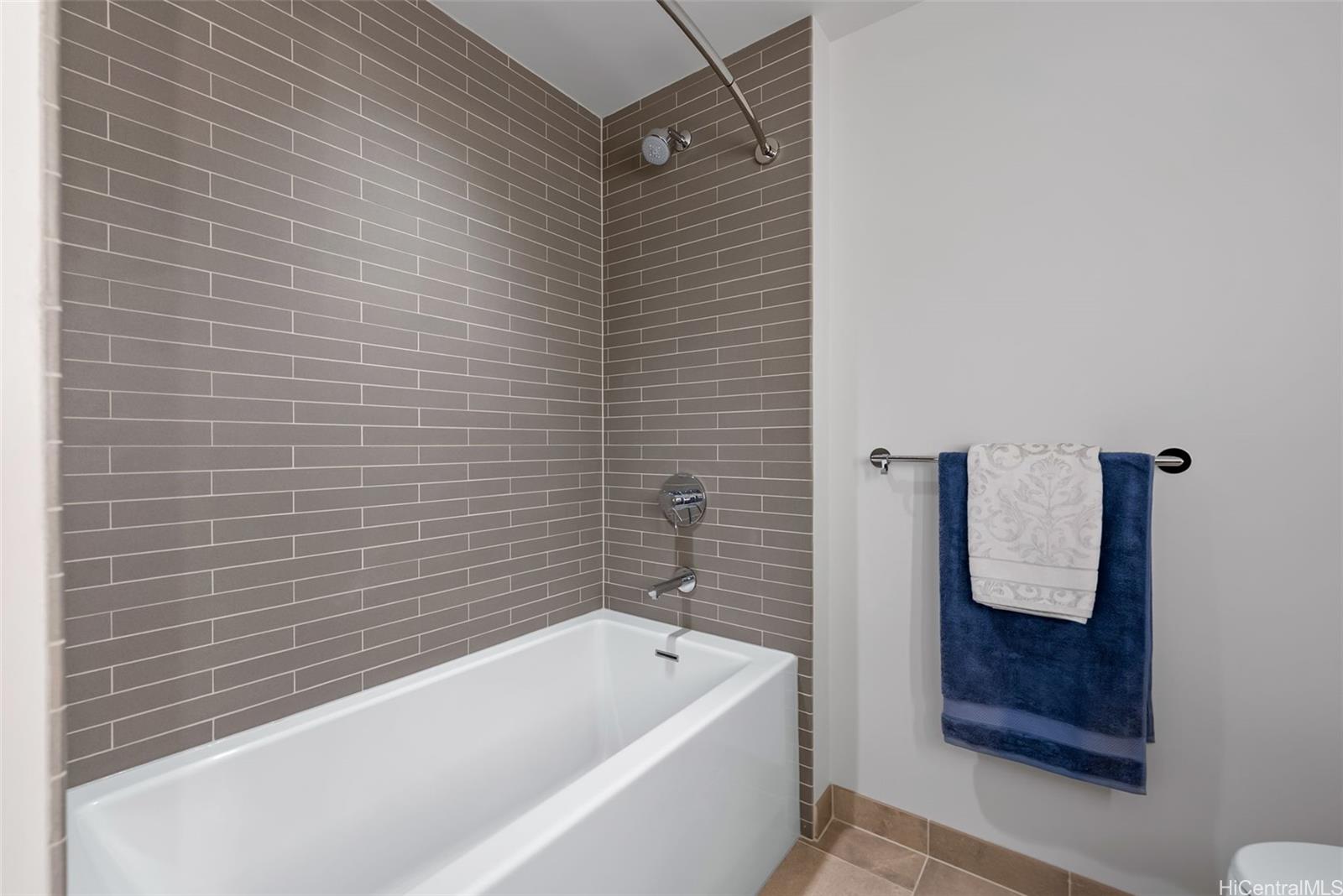 Ae'o condo # 2506, Honolulu, Hawaii - photo 19 of 25