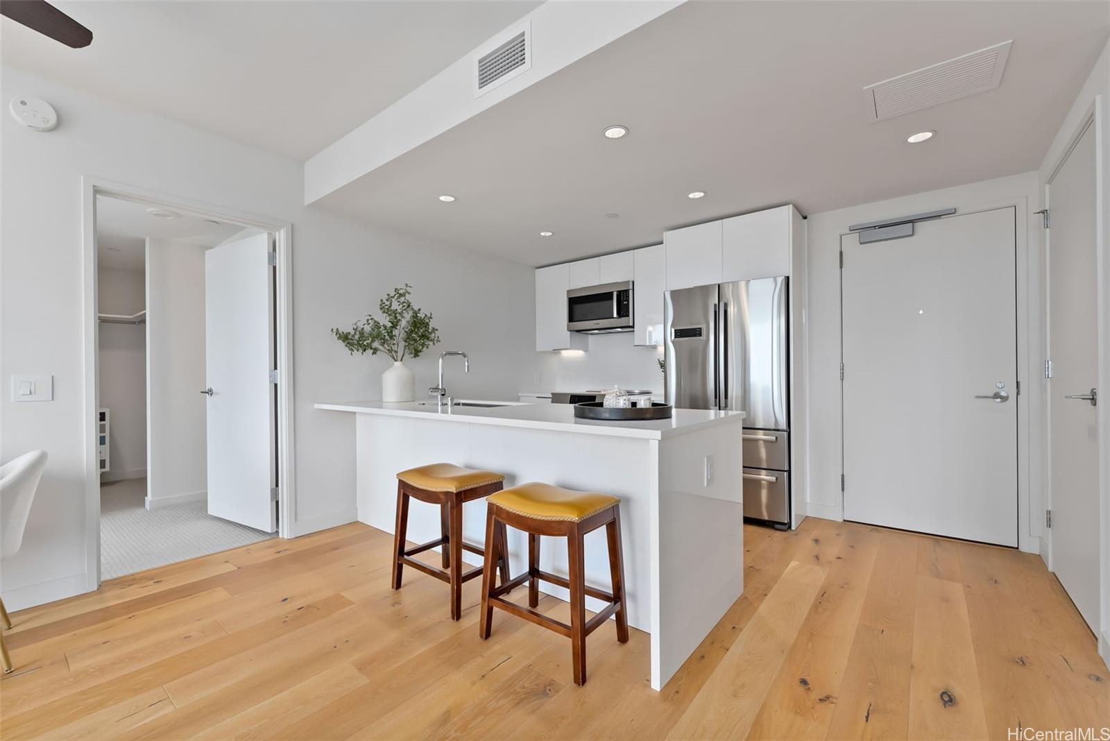 Ae'o condo # 2506, Honolulu, Hawaii - photo 8 of 25