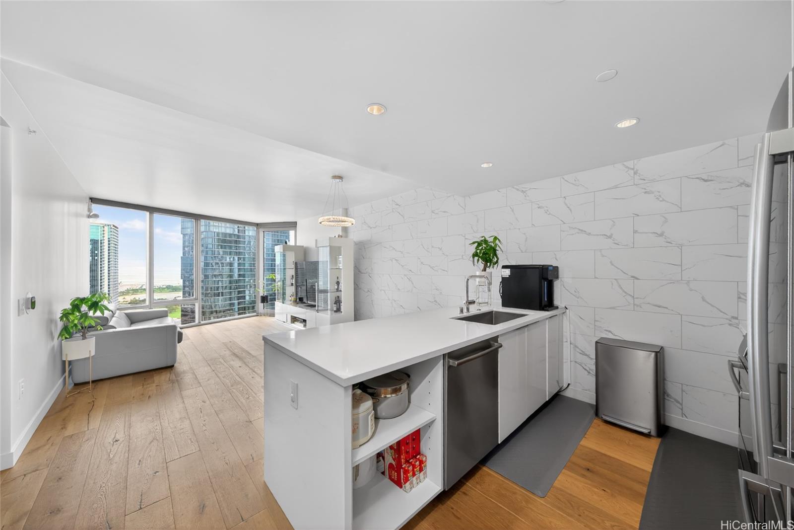 Ae'o condo # 2604, Honolulu, Hawaii - photo 4 of 25