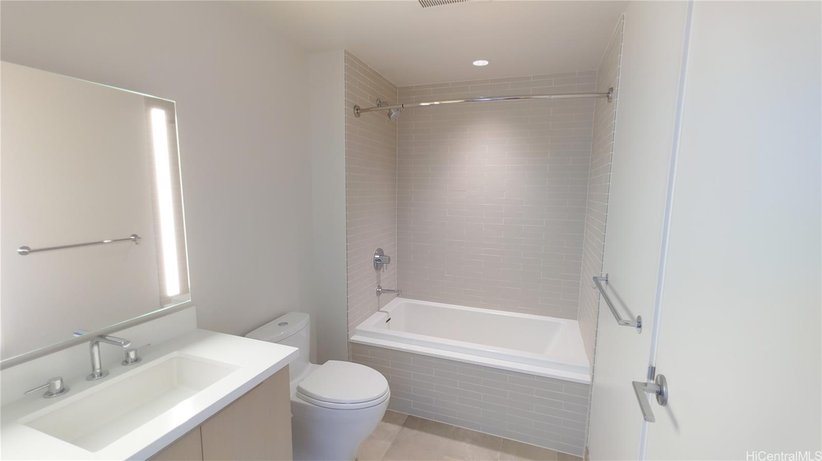 1001 Queen St Honolulu - Rental - photo 9 of 25