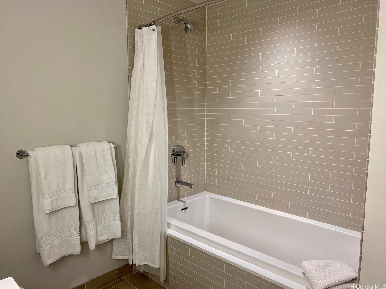 1001 Queen St Honolulu - Rental - photo 5 of 17