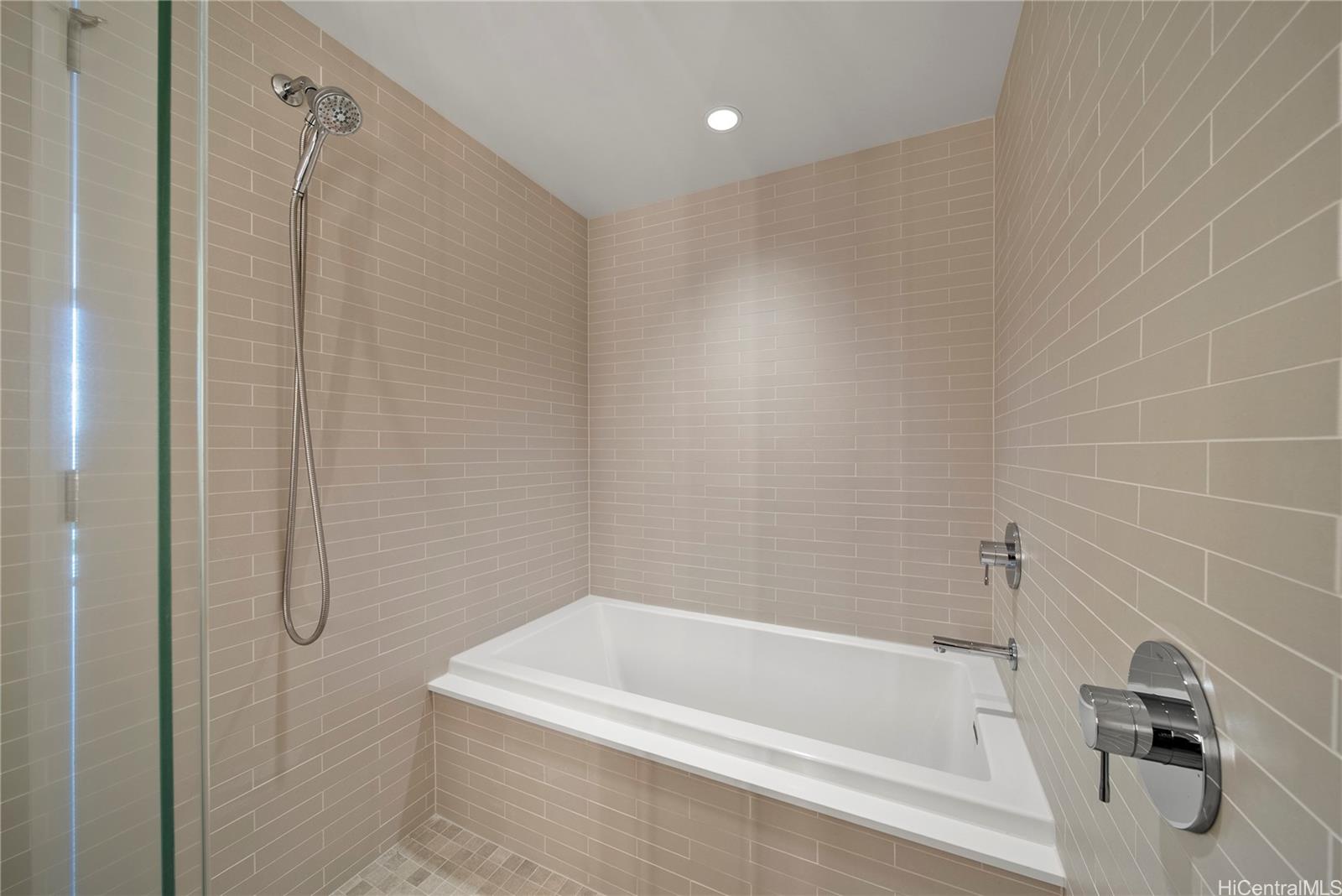 Ae'o condo # 3706, Honolulu, Hawaii - photo 12 of 25