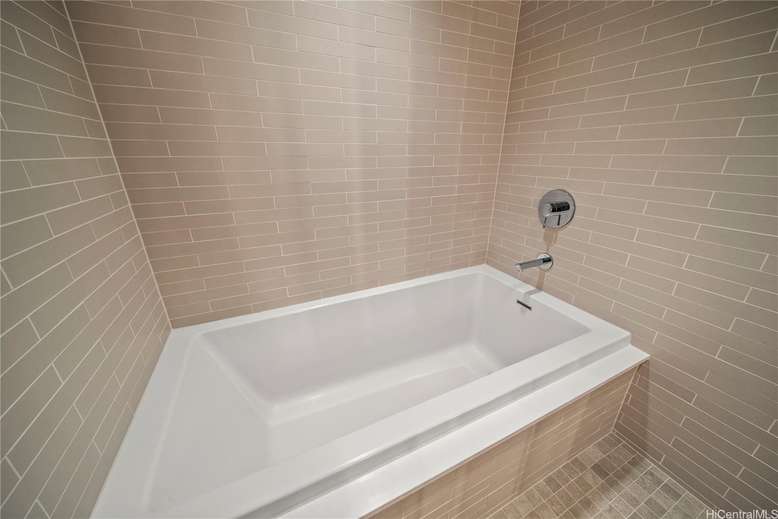 Ae'o condo # 3706, Honolulu, Hawaii - photo 16 of 25