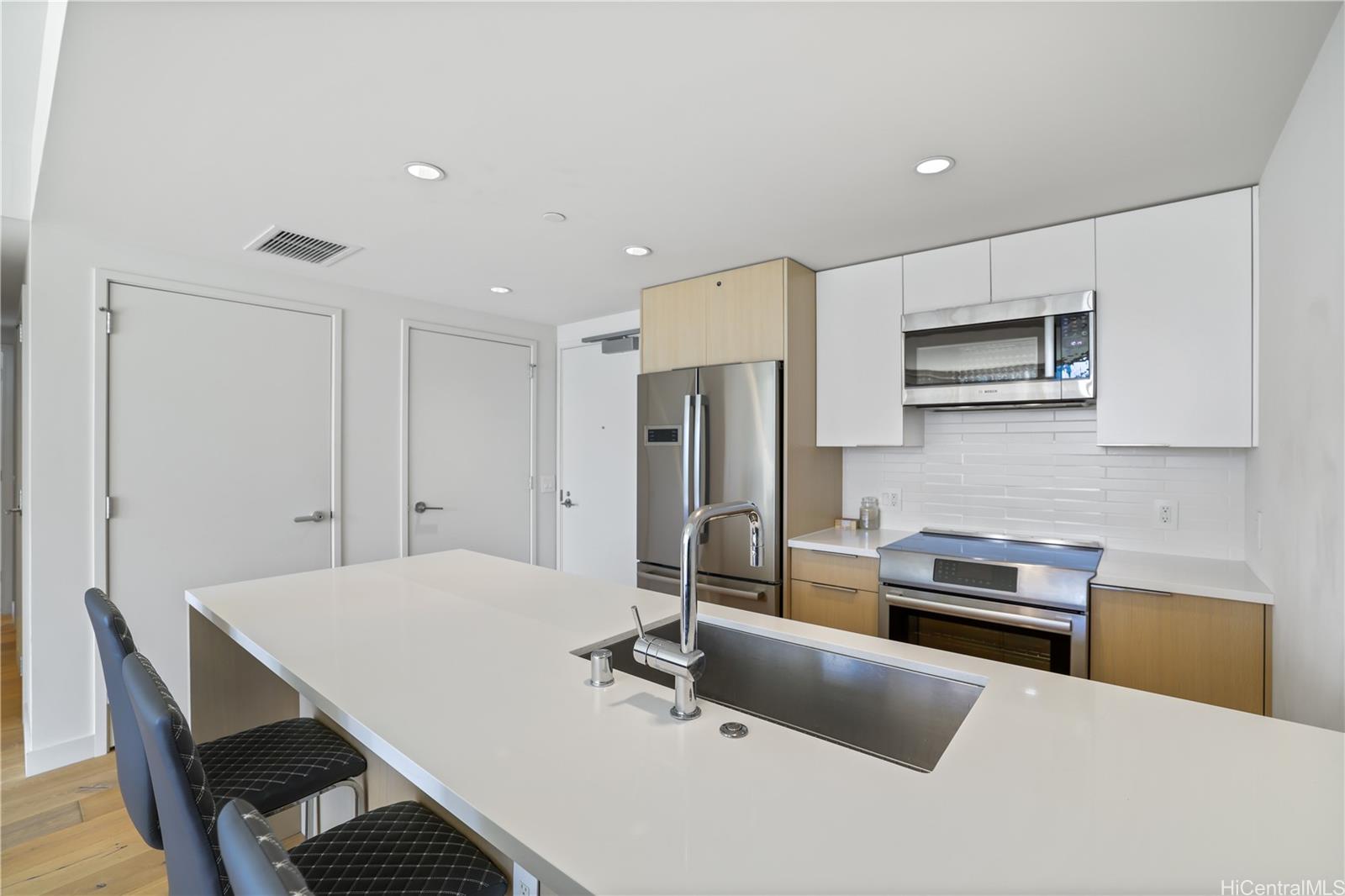 Ae'o condo # 1302, Honolulu, Hawaii - photo 10 of 17